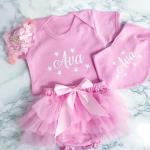Baby Girl Newborn Outfit/Pink/Coming Home Outfit/Baby Girl Clothes/Personalised Baby Gift/Personalized Newborn Girl Outfit/Bloomers/Baby Hat