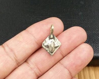 20 hallazgos vintage para bricolaje, suministros para bisutería, dijes, cuentas espaciadoras, diseño de vestidos, tribales, kuchi, afganos, hallazgos raros hechos a mano.
