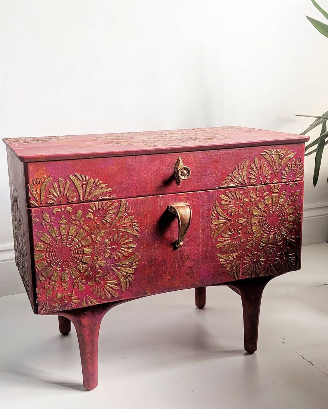 Rote Boho Schlafzimmer Schrank eklektische Nachttisch | Etsy