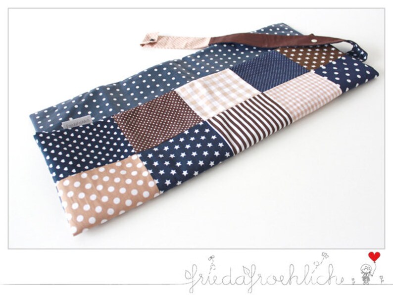 Washable changing pad for on the go dark blue/beige patchwork image 3