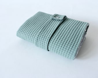 Water-repellent changing mat with pockets for on the go - waffle pique - eucalyptus