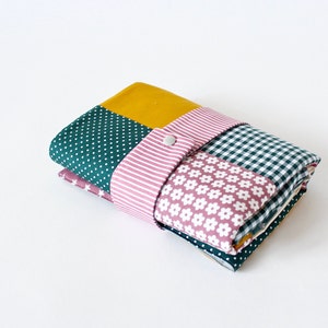 Wasserabweisende Wickelunterlage für unterwegs mit Taschen - bunt - Patchwork