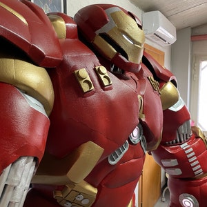 Armure Hulkbuster faite main : costume de cosplay de qualité film avec lumières