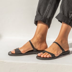 Griechische Frauen Flache Ledersandalen, Frühling Sommer Bequeme Sandalen aus Griechenland, einzigartiges Design Handgefertigt auf Bestellung Damen Sandalen, SELENE Black