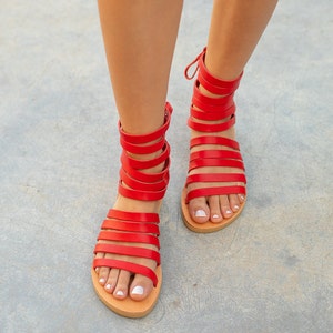Gladiatorsandaler i läder / antika grekiska sandaler / röda sandaler / spartanska sandaler / handgjorda sandaler / romerska sandaler / äkta läder / AMAZONA