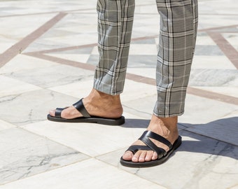 Griechische römische stilvolle Slip-on-Ledersandalen, bequeme schwarze Lederrutschen, handgefertigt auf Bestellung aus Kalbsleder Sommer-Männersandalen, ZEUS