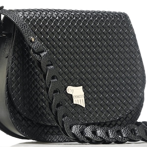 Leder Satteltasche Crossbody mit Stroheffekt in schwarz und braun, Handgemachte Ledertasche, Damen Leder Schultertasche, Geschenk für Sie