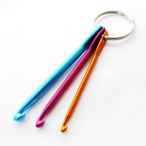 3 Crochet Hooks on Key Chain, Stitch Fix Emergency Mini Crochet Hooks with 3 Sizes, Repair Hooks Key Chain, Fix Dropped Stitches