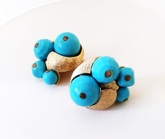 Signed ART Brand Faux Turquoise Bead Cluster Earr… - image 5