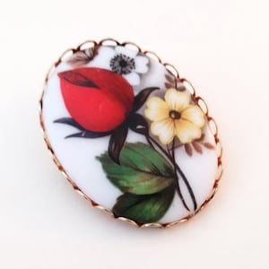 Vintage Painted Art Glass Brooch Pin Red Rose Bud Floral cabochon oval