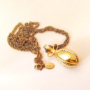Joan Rivers Gold Egg Pendant Necklace vintage glossy mirror 30 inch chain