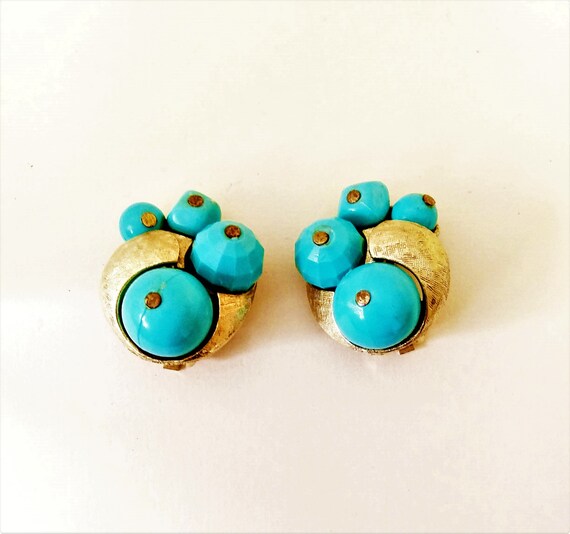 Signed ART Brand Faux Turquoise Bead Cluster Earr… - image 7