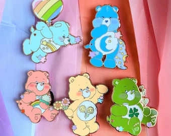 Nowe nostalgiczne przypinki – urocze przypinki z misiami