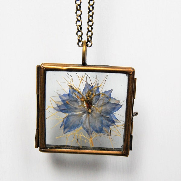 Pressed flower necklace, floral necklace, floral jewellery, botanical necklace, floral pendant, nigella necklace, boho style, real flower