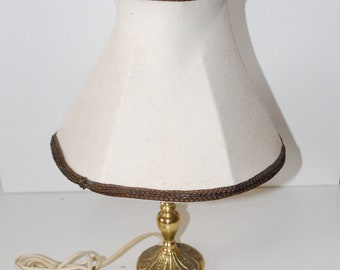 Lámpara de mesa vintage de latón