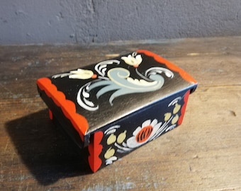 Vintage box Rosemaling Folk Art Hand painted - wooden box Scandinavian