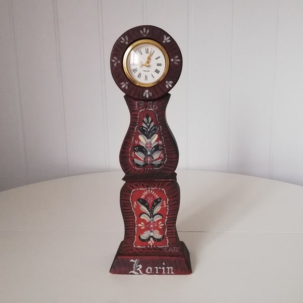Horloge norvégienne avec Rosemaling Folk Art Peint - Horloge Mercedes Mécanisme vintage