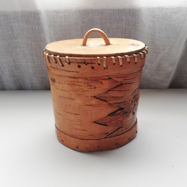 Birch Wood Box with cover Icelandic antique Handmade-Box in good condition