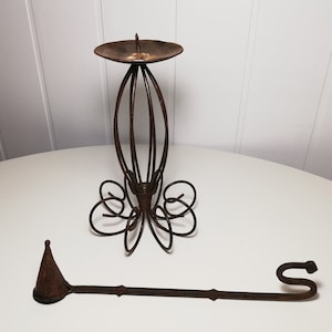 Antieke metalen serviesje met Snuffer-roest