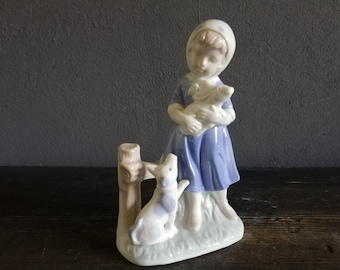 Figurine de fille de porcelaine