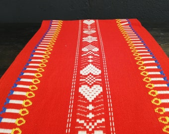 Red Table  runner.