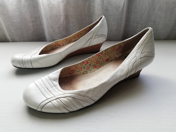 White Leather Women's VAGABOND Shoes. Eur US 9 -