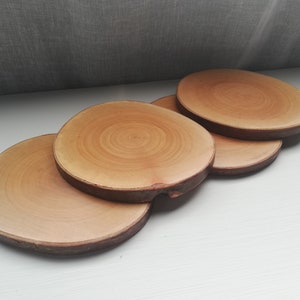 Podkładki pod kubki z motywem drzewa wiśniowego, dekoracja stołu, zestaw 4 sztuk, naturalne drewno i przyjazne dla środowiska, ręcznie robione, szwedzkie, vintage