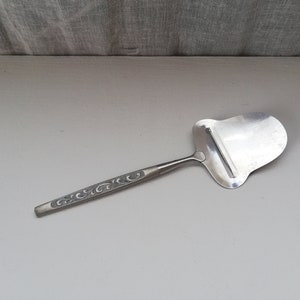 Steel Cheese Knife with Rosemaling art Handle - Pewter Handle. Made in Norwey