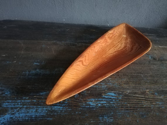Carved Decor Pointed Bowl Carved Decor Pointed Bowl