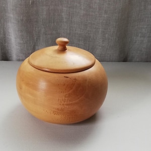 Wooden bowl With Lid  - Vintage  item - Natural Wooden