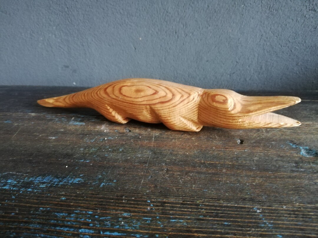 木製ワニの置物 木製のワニの置物 - Etsy 日本