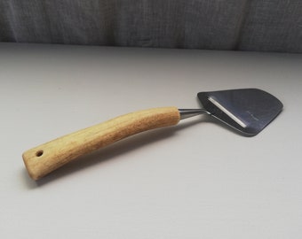Cheese Knife Swedish quality-Steel with Natural Reindeer Horn Handle-Knife In a very good condition-Vintage