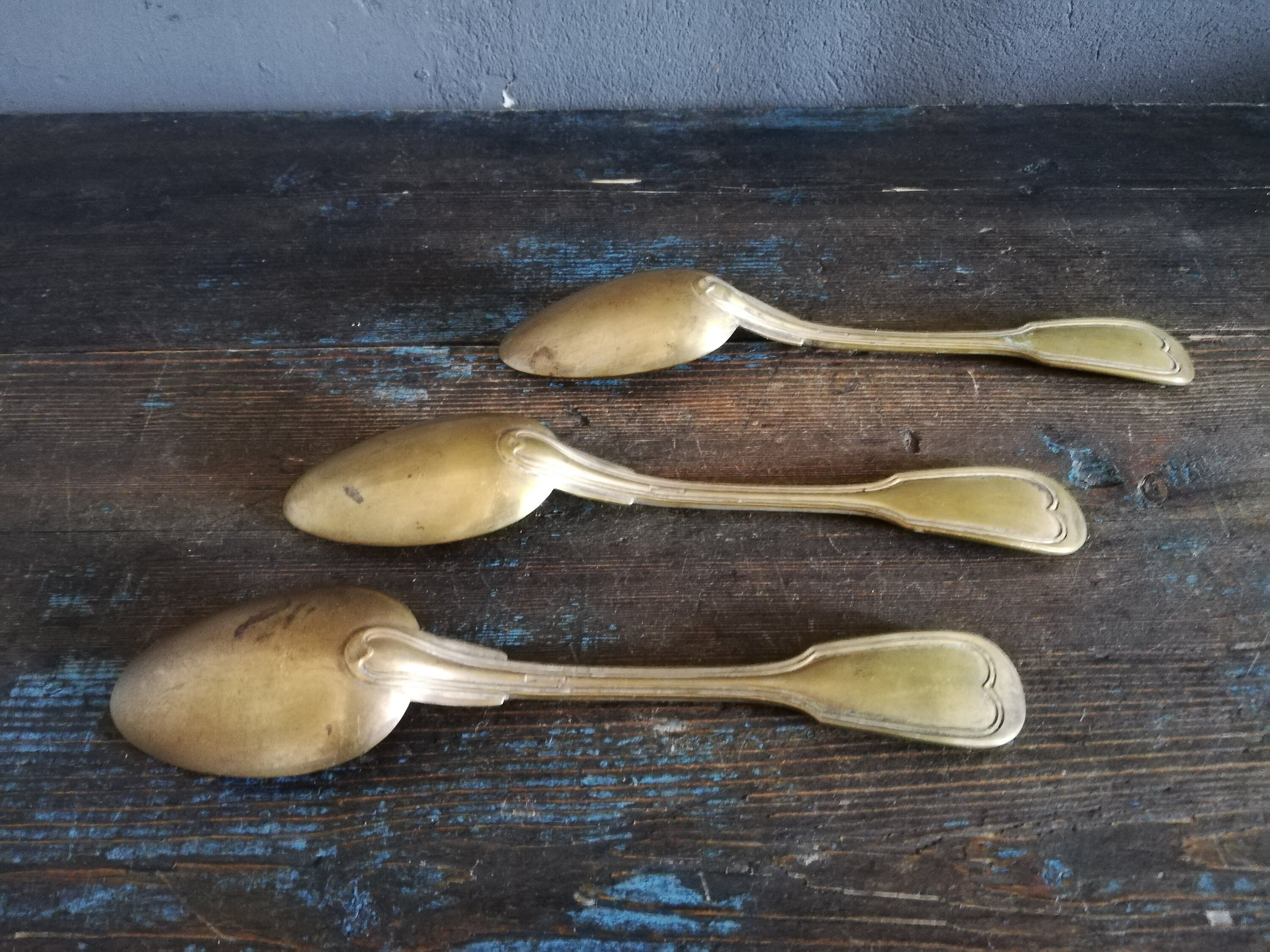 GUBI Lampada a sospensione Seine, ottone anticato - corallo | Finnish Design Shop