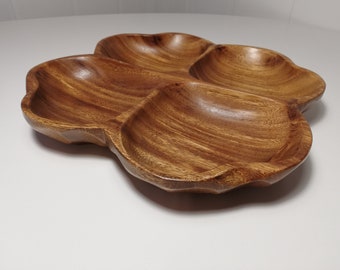 Monos genuinos de Filipinas - madera de vaina. Cuenco de madera tallado hecho a mano