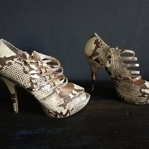 90s Women&#39;s shoes / Snake Skin prints . Size - US 9, UK 7, EUR 40