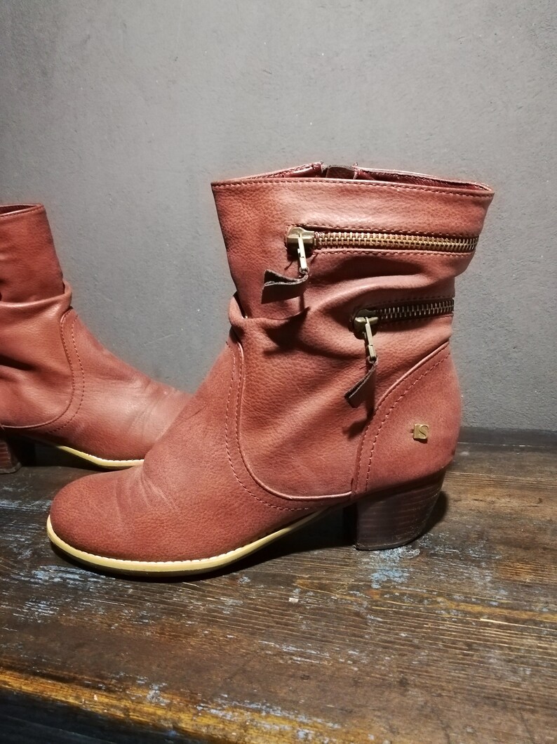 womens short boots size 8