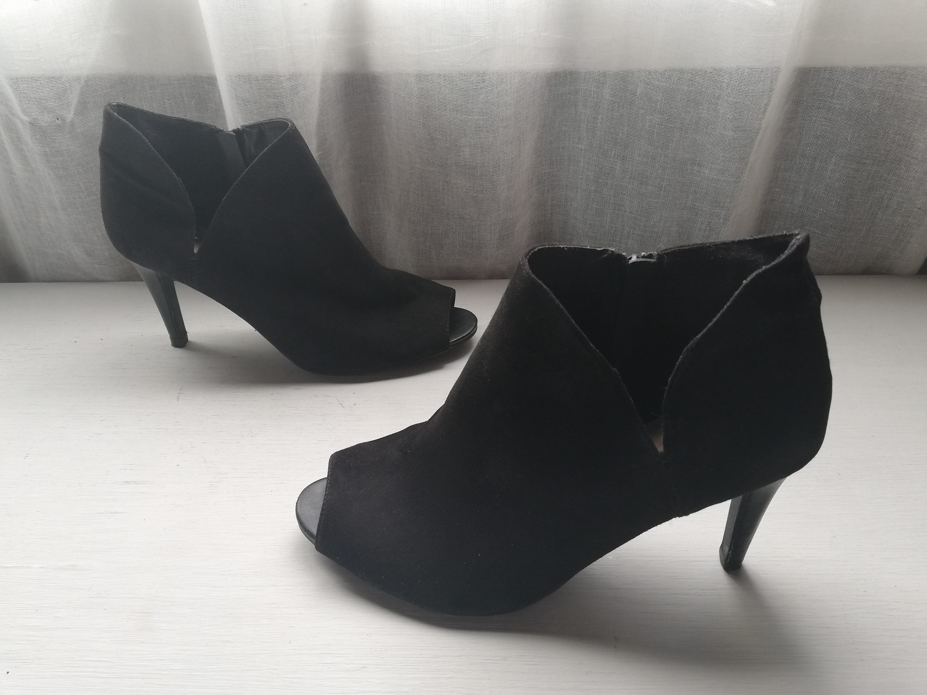 Women's Louis Vuitton Snake Skin Shoes Black Wedge Heel U.S. Size 7/  7.5 EURO 39