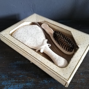 英国ヴィンテージプチポワン ドレッサーセット ハンドミラー ヘアブラシ 鏡 Antique brush and mirror set - Etsy 日本