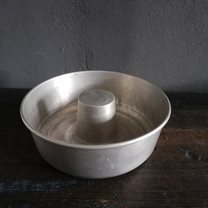 Aluminum baking form