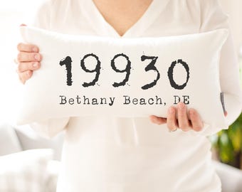 Cuscino personalizzato con codice postale / Regalo di inaugurazione della casa / Decorazione per dormitorio / Regalo di nozze / Decorazione rustica per la casa