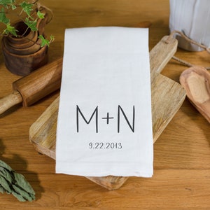 Couple's Initials Wedding Date Kitchen Tea Towel Monogrammed Bridal Shower Gift Housewarming Gift Idea Personalized Kitchen Tea Towel Bild 6