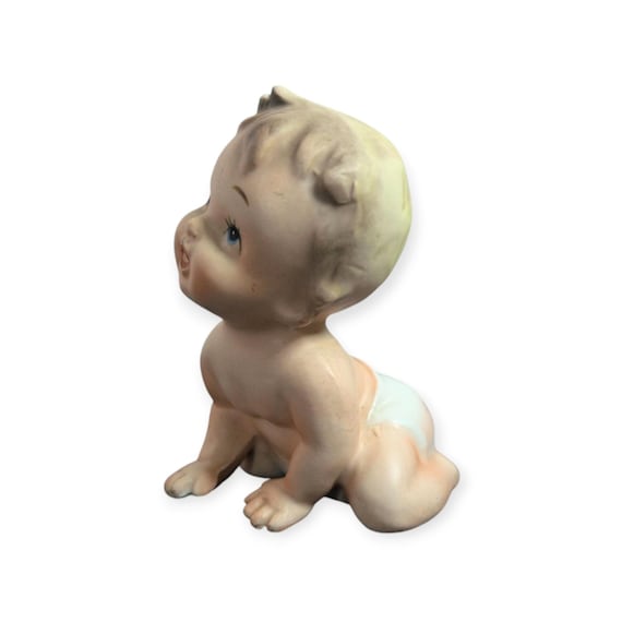 Vintage Napco Piano Baby Figurine – 1960 Ceramic Nursery Decor – Crawling Infant Statue – Mid-Century Kitsch Collectible