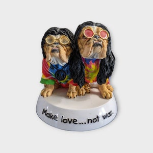 【メール便送料無料対応可】 Wisdom Zelda Bulldog Peace Hippie War Not Love Make Figurine トップス