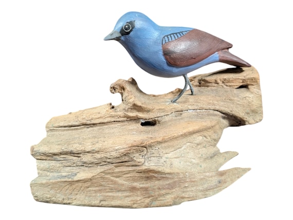 Vintage Hand Carved Wooden Bluebird on Driftwood Base – Artisan Bird Figurine – Hand Painted Folk Art Sculpture – Rustic Cabin Decor
