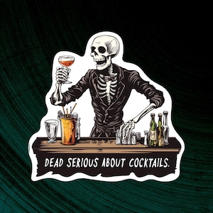 Dödligt seriös med cocktails – Skelettbartenderklistermärke för bardekor eller dricksburk
