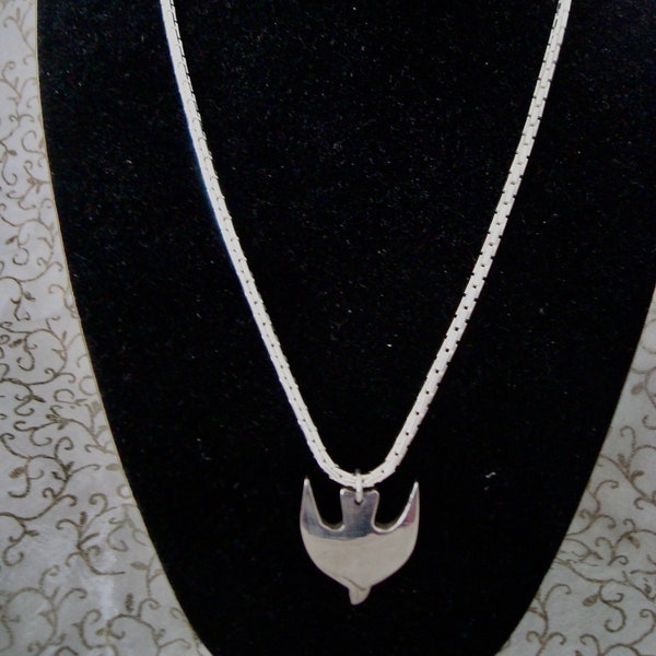 Vintage Silver Tone Descending Flying Dove Pendant Necklace