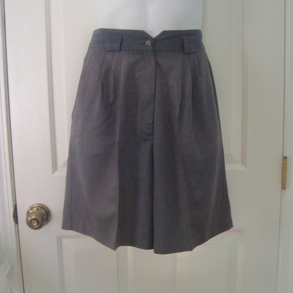 Vintage 1980's Women's REQUIREMENTS Wide Leg, High Waist, Pleated, Black Shorts Size 8 Waist 27" to 29" - Like New Condition