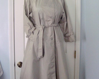 1980's Vintage Women's Taupe SAXTON HALL Trench Rain Coat Size 11/12 - Looks Like NEW