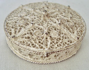 Pastillero vintage adornado, de plata antigua, con bisagras, redondo y filigrana - Accesorio para bolso