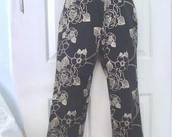 Capris vintage de mujer CAROLINA BLUES de los años 90 con estampado floral grande, elásticos, talla 4 - Cintura 68,5 cm; Entrepierna 56 cm - En perfecto estado